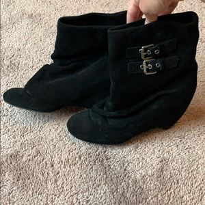 LAST CHANCE!! BP heeled ankle bootie w/ slouch/buckle detail